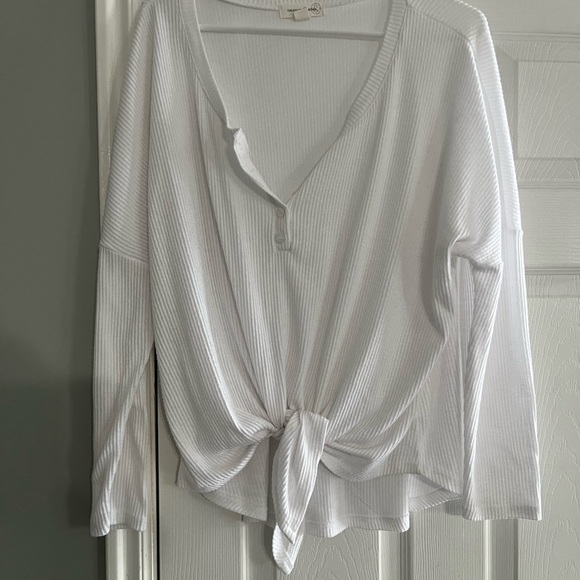 Front tie white long sleeve - Picture 2 of 6